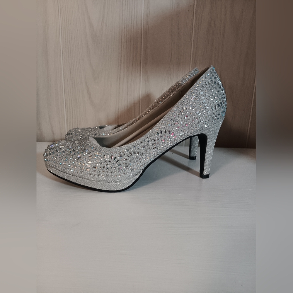 Sparkly silver, high heel pumps, size 9M